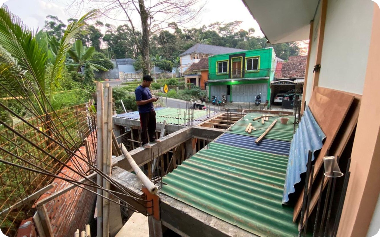  Pembangunan MCK Santri